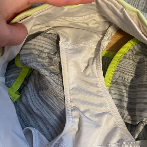 Lululemon Gray & Green Run Speed Short Size 6 - Picture 10 of 10